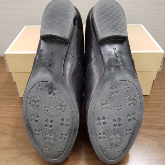 Naturalizer Black Leather Loafers - Picture 3 of 3